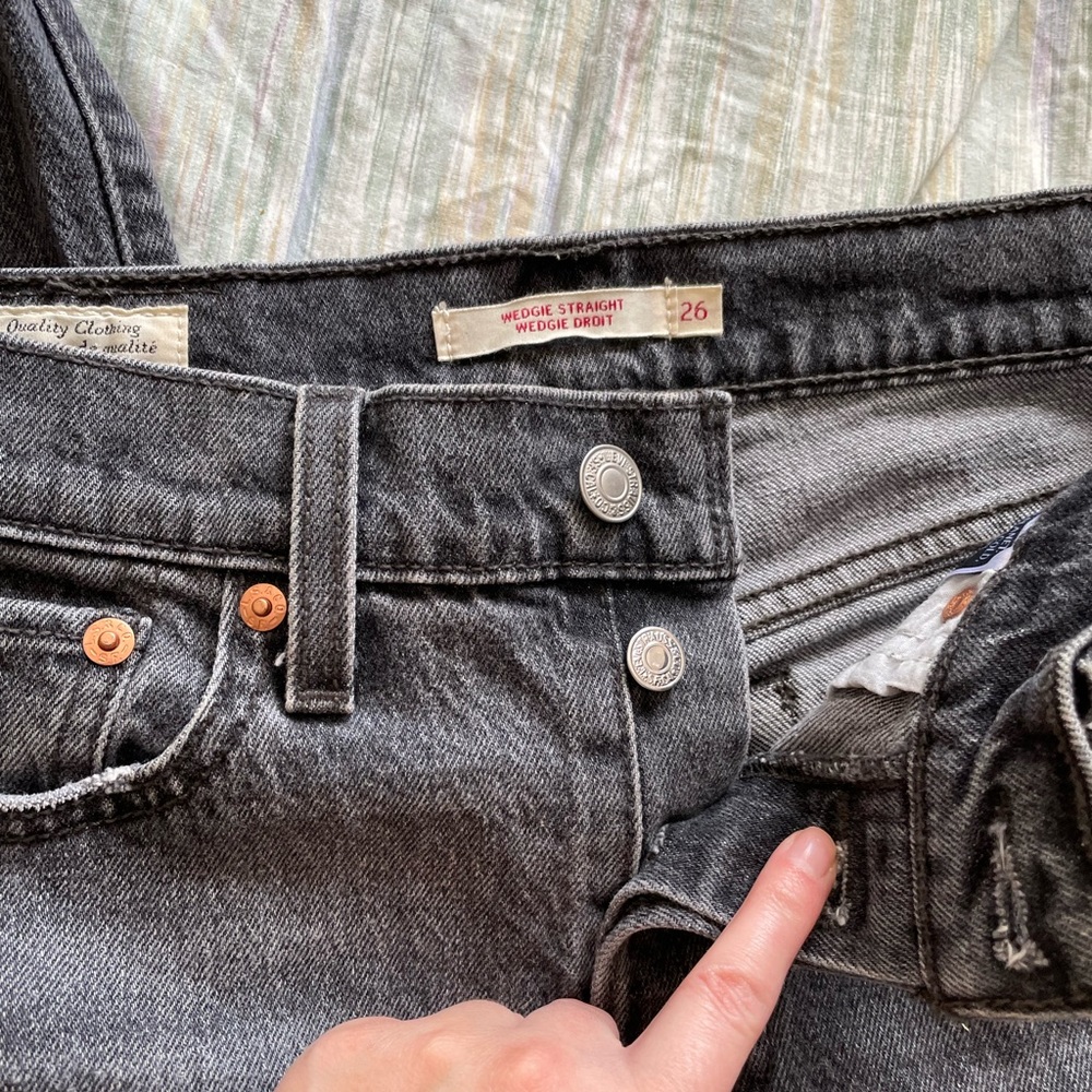 Levi Wedgie Straight size 26